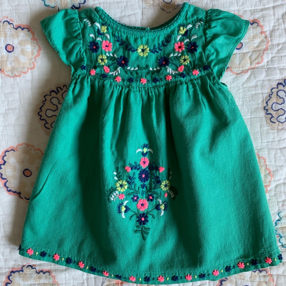 Zara baby girl embroidered dress (6/9month)
